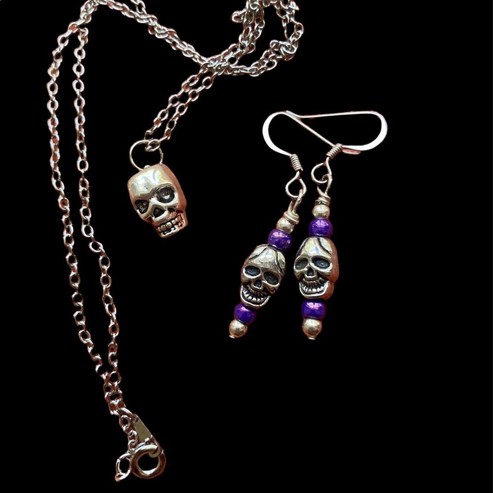Skull 💀 earrings + necklace